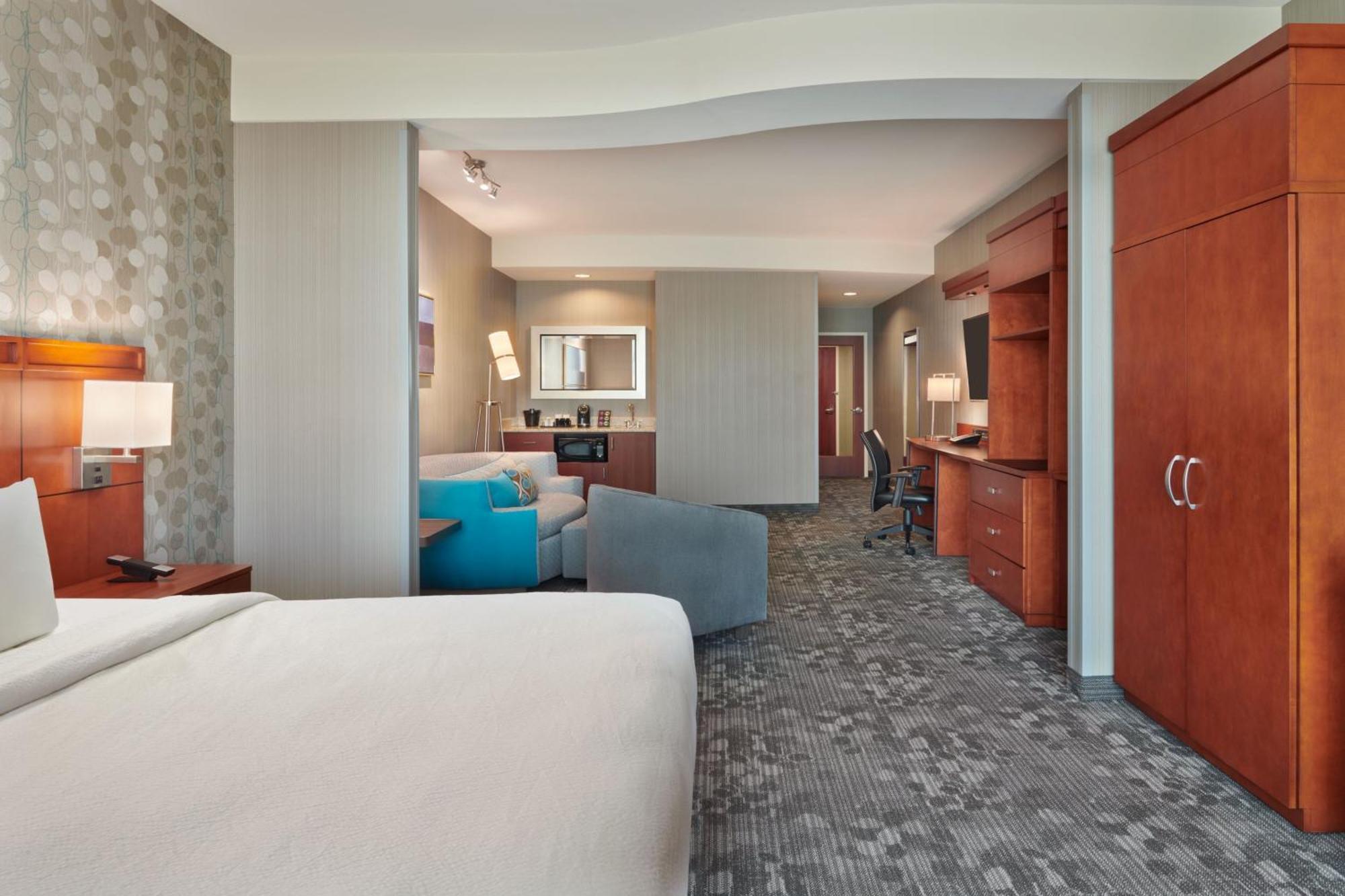 Courtyard By Marriott Ottawa East Hotel Exterior photo