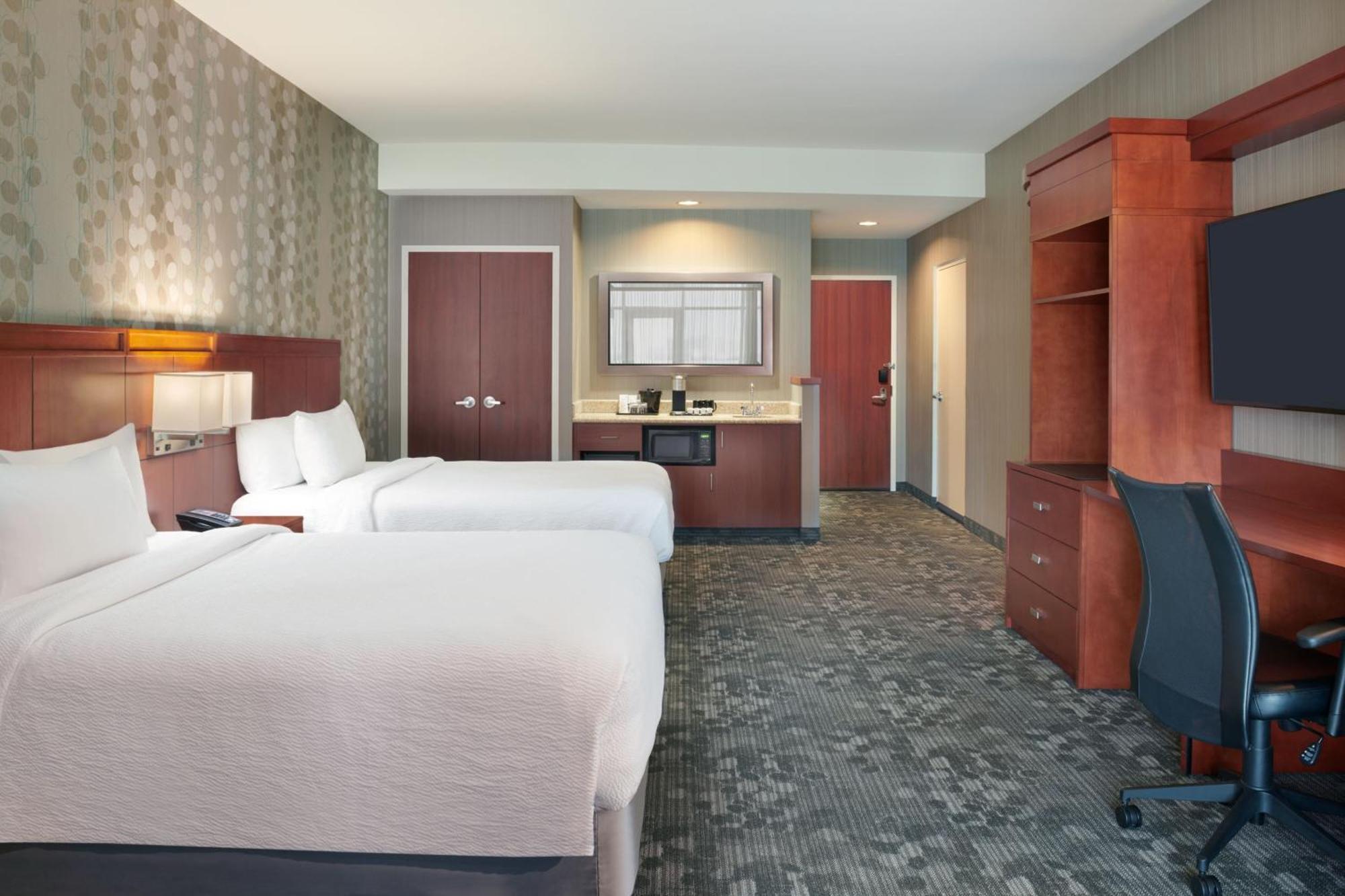 Courtyard By Marriott Ottawa East Hotel Exterior photo